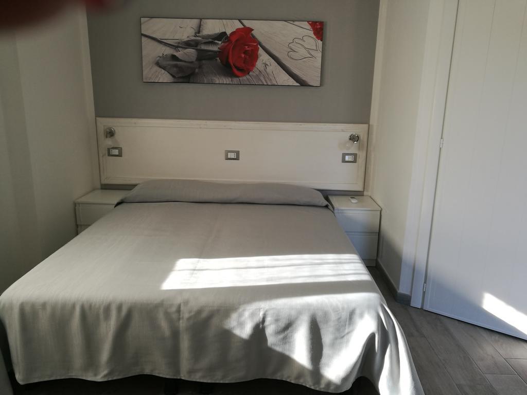 Iron Gate Marina3B Hotel Sarzana Eksteriør billede