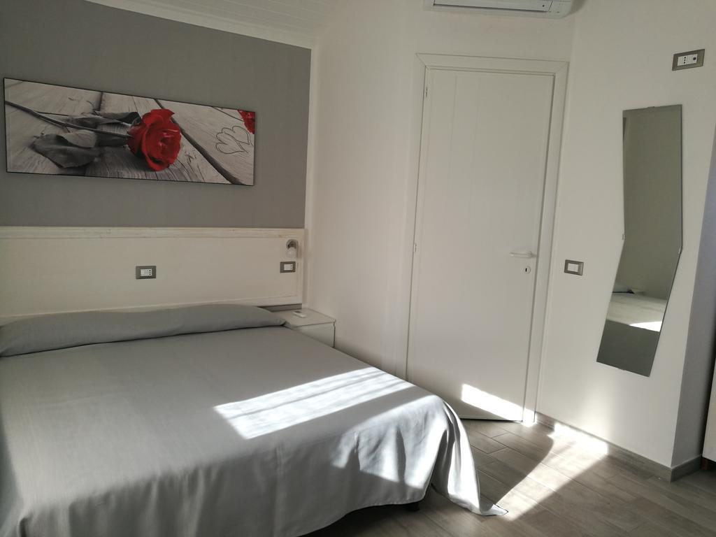 Iron Gate Marina3B Hotel Sarzana Eksteriør billede